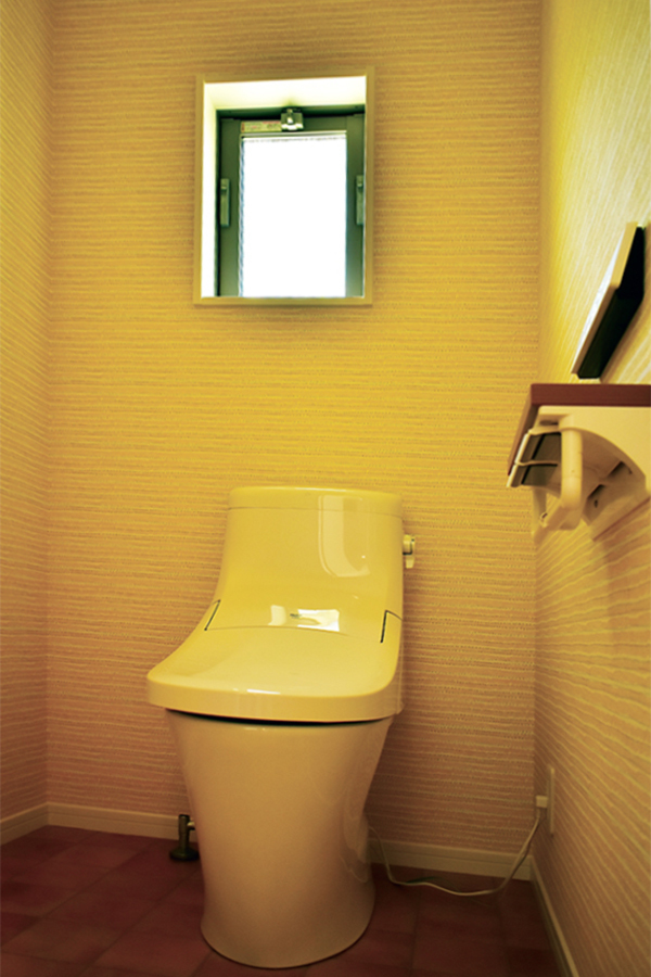 黄浮きしたトイレの写真