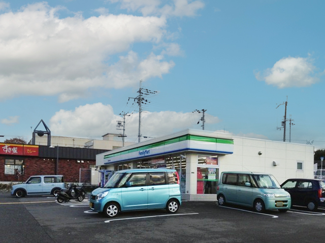 ファミリーマート 富田林小金台店
