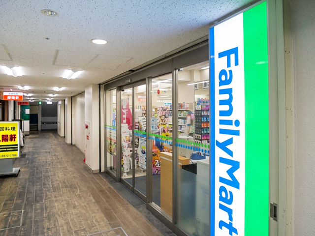 ファミリーマート桃山台駅店