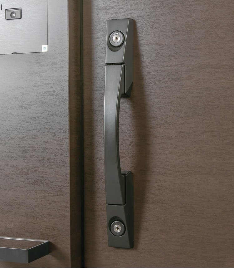 千里中央-プッシュプルドア