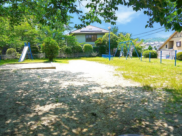 富雄元町四丁目街区公園